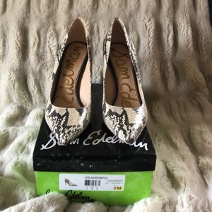 Sam Edelman- Hazel pointed toe pump. Black snakeskin. Size 8m